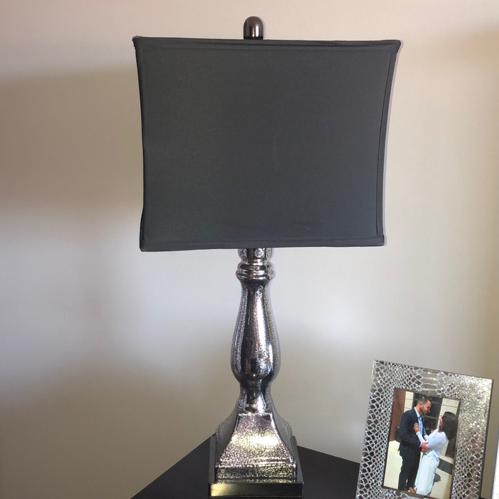 Black and silver side table lamp 🌿 - Picture 1 of 4